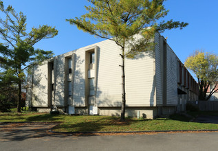 Winterwood Gardens Apartments in Columbus, OH - Building Photo - Building Photo