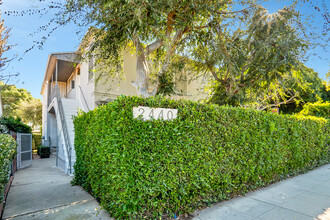 2440 Arizona Ave in Santa Monica, CA - Building Photo - Building Photo