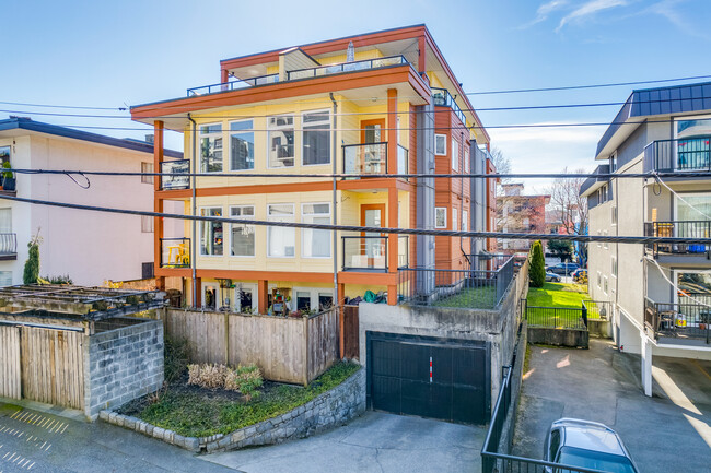 Monticello in North Vancouver, BC - Building Photo - Building Photo