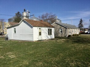 103 Eads St, Unit C in Thomasboro, IL - Foto de edificio - Building Photo