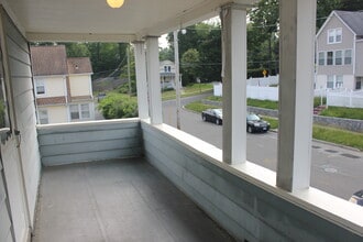 79 2nd St, Unit 2nd in Fairfield, CT - Foto de edificio - Building Photo
