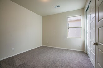 355 Adeline Ave in Los Lunas, NM - Building Photo - Building Photo