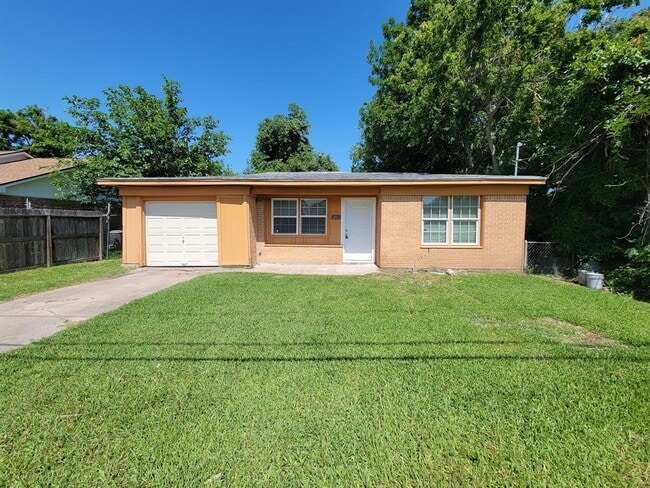 property at 206 Hemphill St