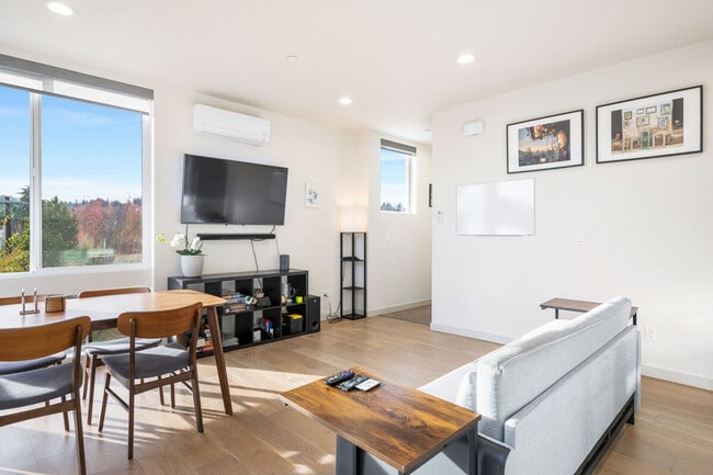 3900 Leary Wy NW in Seattle, WA - Building Photo - Building Photo