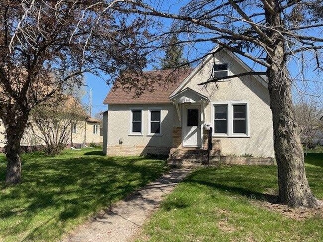 property at 605 F St NE
