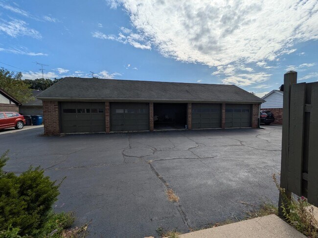 5435 Glenridge Dr in Toledo, OH - Building Photo - Building Photo