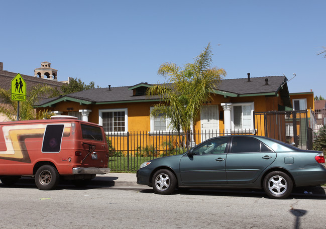 6706 Malabar St in Huntington Park, CA - Foto de edificio - Building Photo