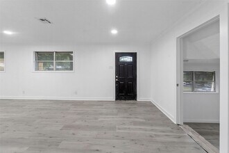 1911 Ave O in Huntsville, TX - Building Photo - Building Photo