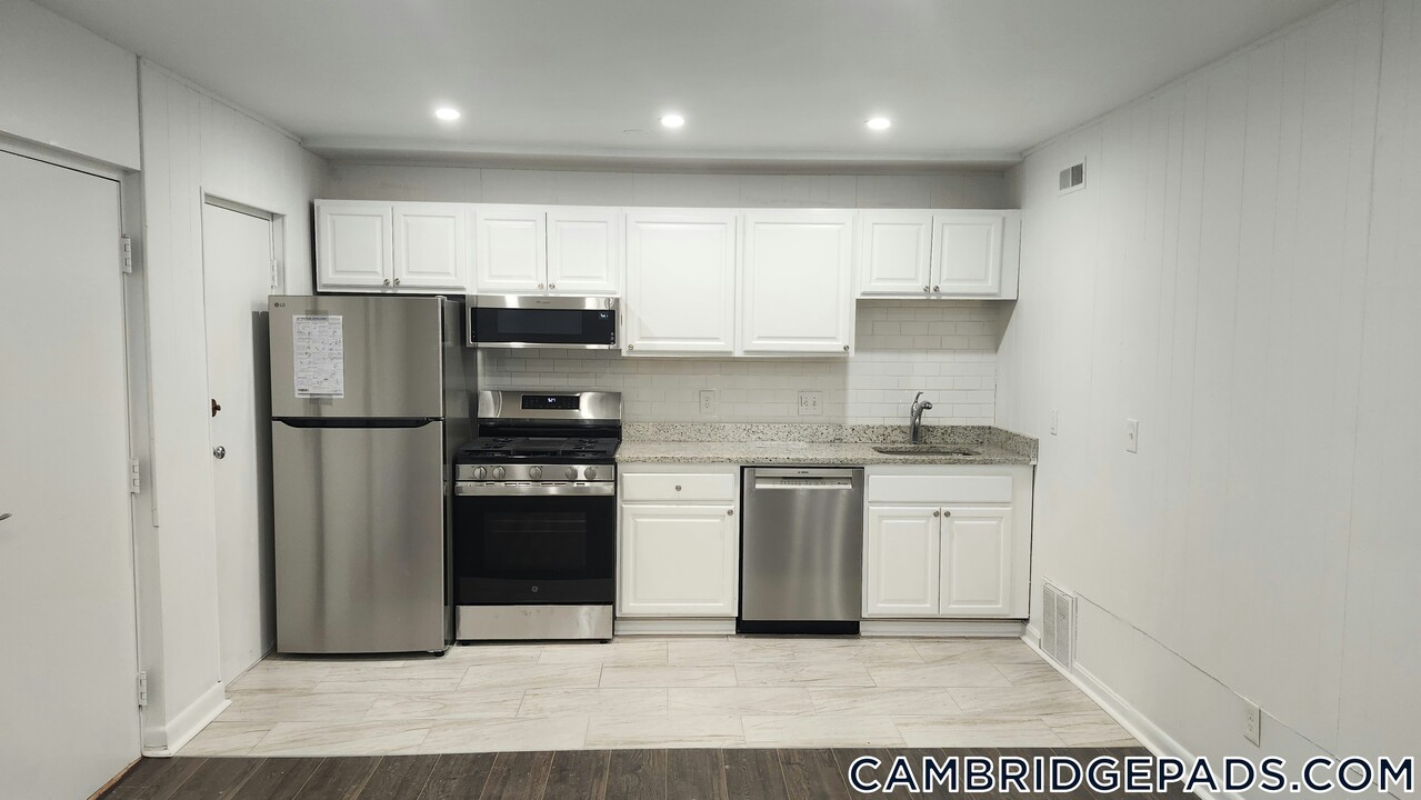 20 Hubbard Ave in Cambridge, MA - Building Photo
