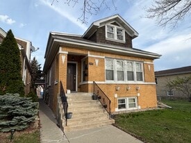 3737 N Oconto Ave in Chicago, IL - Building Photo