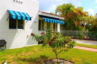2253 SW 10th St in Miami, FL - Building Photo - Building Photo