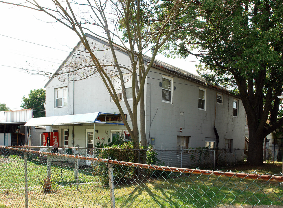 907-908 Neal St in Parkersburg, WV - Building Photo