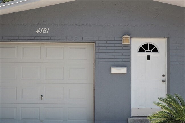4161 Barracuda Dr SE in St. Petersburg, FL - Foto de edificio - Building Photo