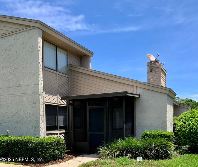 property at 2124 Sea Hawk Dr