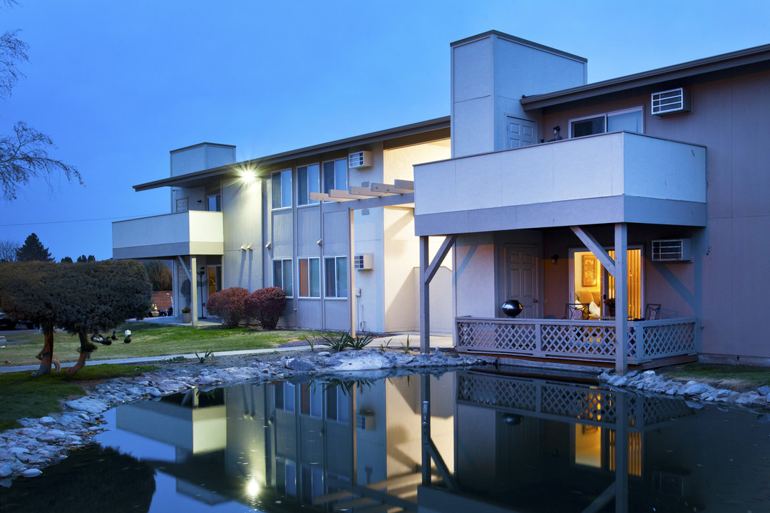 Lakeside Apartments in Kennewick, WA - Foto de edificio