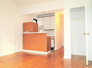 358 E 51st St in New York, NY - Building Photo - Building Photo