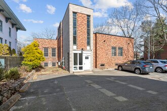 576 Chapel St in New Haven, CT - Building Photo - Building Photo