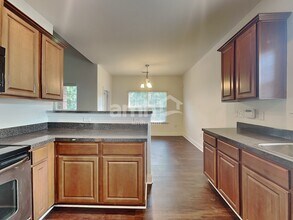 439 W Rustling Leaves Ln in Roebuck, SC - Foto de edificio - Building Photo