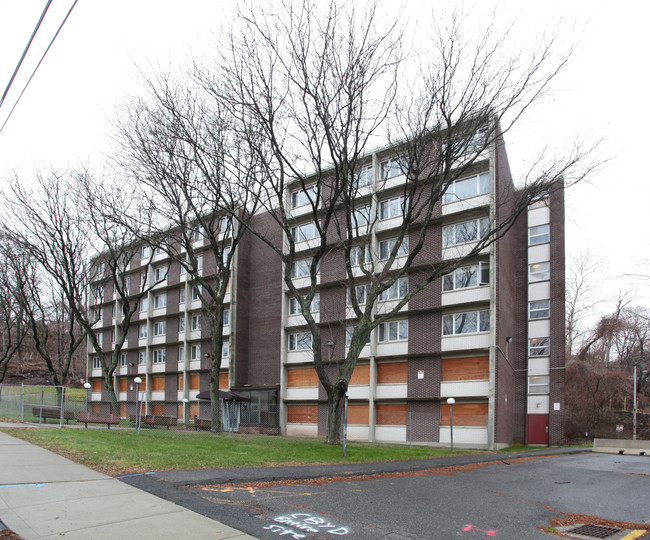 1090-1106 Bank St in Waterbury, CT - Building Photo - Building Photo