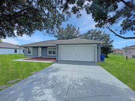 210 Manatee St in Ft. Myers, FL - Building Photo