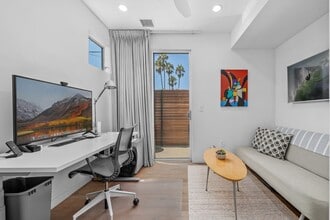 3623 1/2 S Centinela Ave in Los Angeles, CA - Foto de edificio - Building Photo