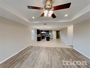 1136 Foxglove Ln in Burleson, TX - Foto de edificio - Building Photo