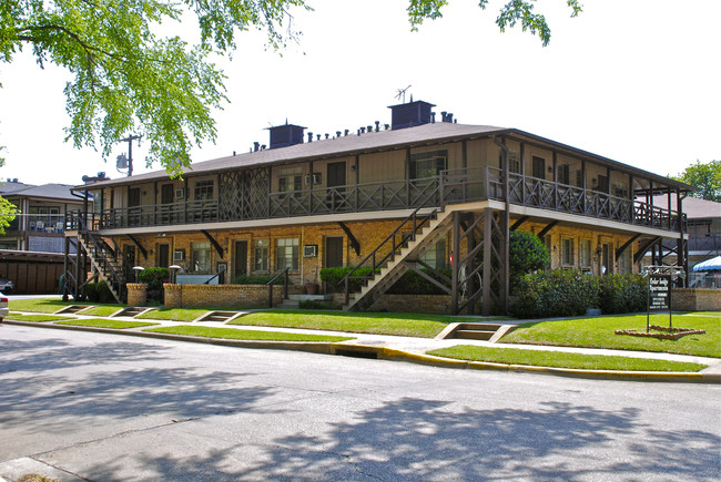 Cedar Lodge Apartments in Dallas, TX - Building Photo - Building Photo