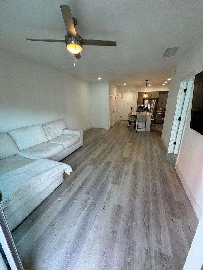 47 NW 30th St, Unit A3 in Miami, FL - Foto de edificio - Building Photo