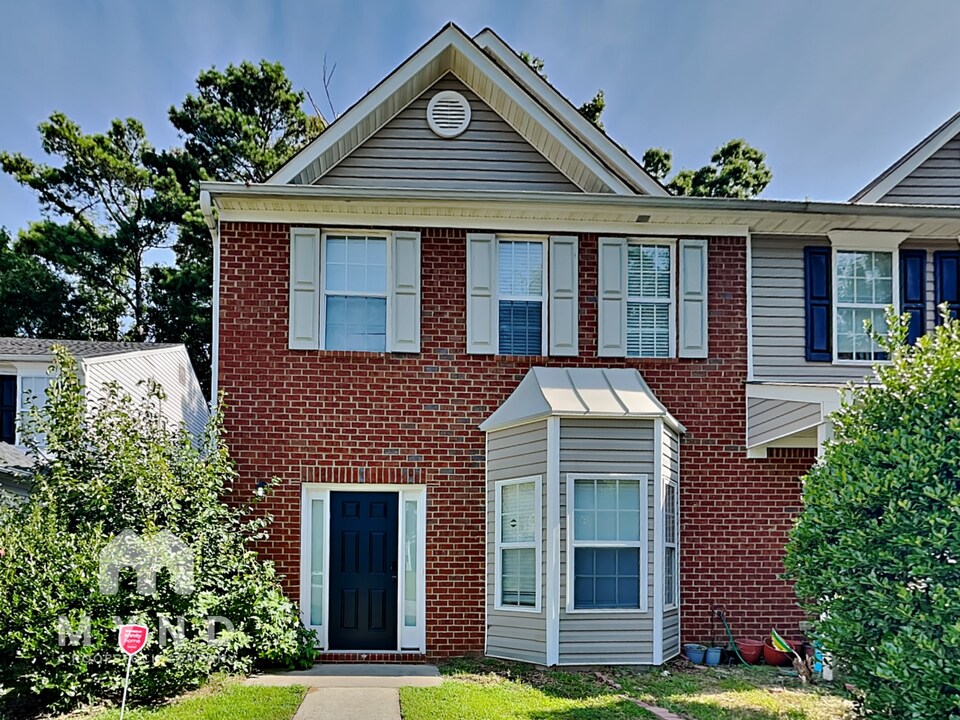 2993 Falling Water Point in Atlanta, GA - Building Photo