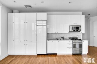 525 Clinton Ave in Brooklyn, NY - Building Photo - Building Photo