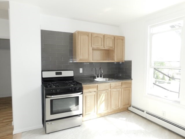 24 Obrien Ct in Bayonne, NJ - Building Photo - Building Photo