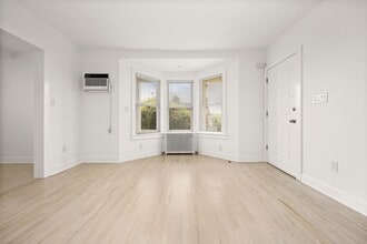 287 Bruce Park Ave in Greenwich, CT - Building Photo - Building Photo