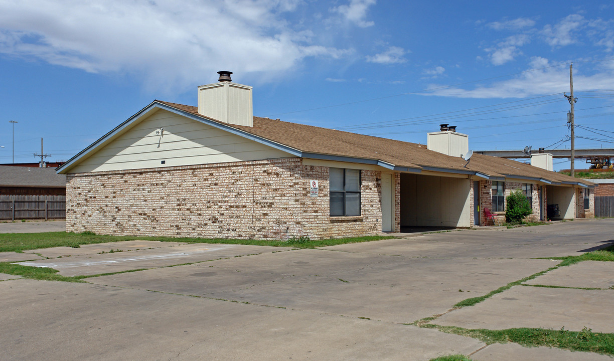 5704 Brownfield Dr in Lubbock, TX - Foto de edificio