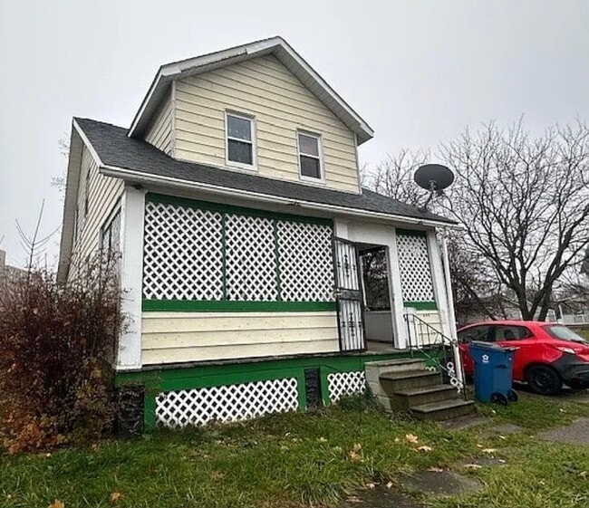 property at 213 W 16th St