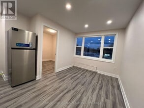 1324 B Gerrard St E in Toronto, ON - Building Photo - Building Photo