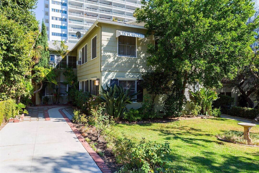 1032 Carol Dr in West Hollywood, CA - Building Photo
