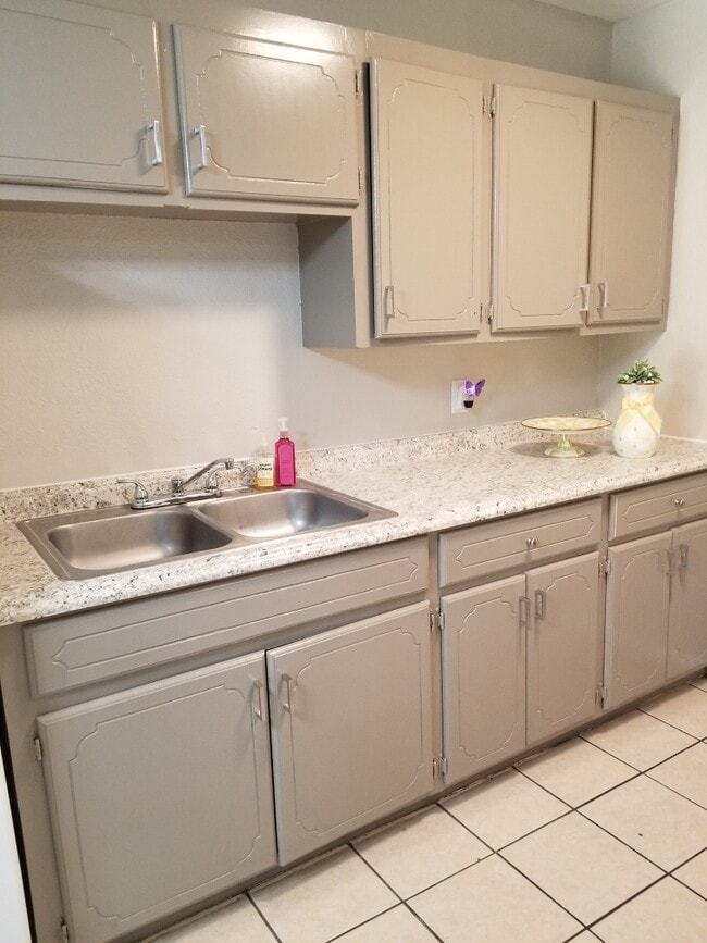 property at 918 W Caffery Ave