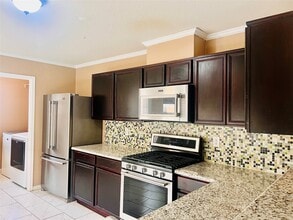 6423 Mildenhall Ct in Houston, TX - Foto de edificio - Building Photo