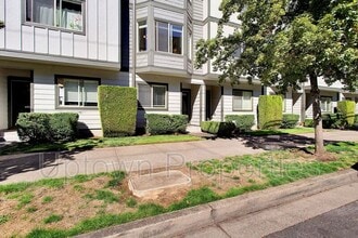 8900 SW Elena Ln in Tigard, OR - Building Photo - Building Photo