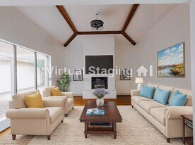 14315 Piping Rock Ln in Houston, TX - Building Photo