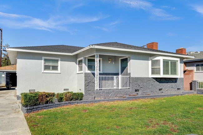 property at 1109 N Holmar Ave