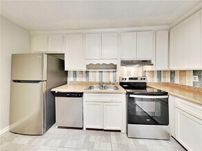448 Charleston Ln in Lawrenceville, GA - Building Photo - Building Photo