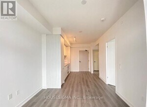 225-5225 Commerce St in Vaughan, ON - Building Photo - Building Photo