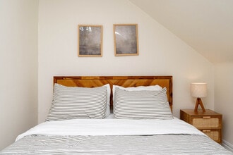 23 Parkside Dr, Unit SI ID1512082P in Toronto, ON - Building Photo - Building Photo