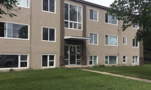 Dakota Apartments in Edmonton, AB - Building Photo