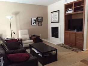 421 Anchor Ln in West Sacramento, CA - Foto de edificio - Building Photo