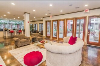 2400 McCue Rd, Unit # 144 in Houston, TX - Foto de edificio - Building Photo