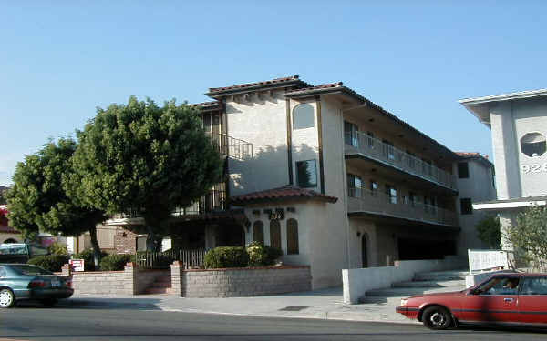 934 W 13th St in San Pedro, CA - Foto de edificio