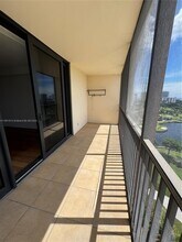 20379 W Country Club Dr in Aventura, FL - Building Photo - Building Photo