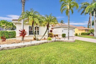 5242 Indianwood Village Ln in Greenacres, FL - Foto de edificio - Building Photo